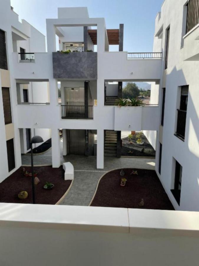 Green View Luxury Appartment In New Complex Pueblo Majorero Next To Golf Course 5 Min Walk From The Beach And Atlantico Shopping Centre In Caleta De Fuste Next To Cassino And Elba Sara Hotel 2 Bedrooms 2 Bathrooms Huge Terace! エクステリア 写真