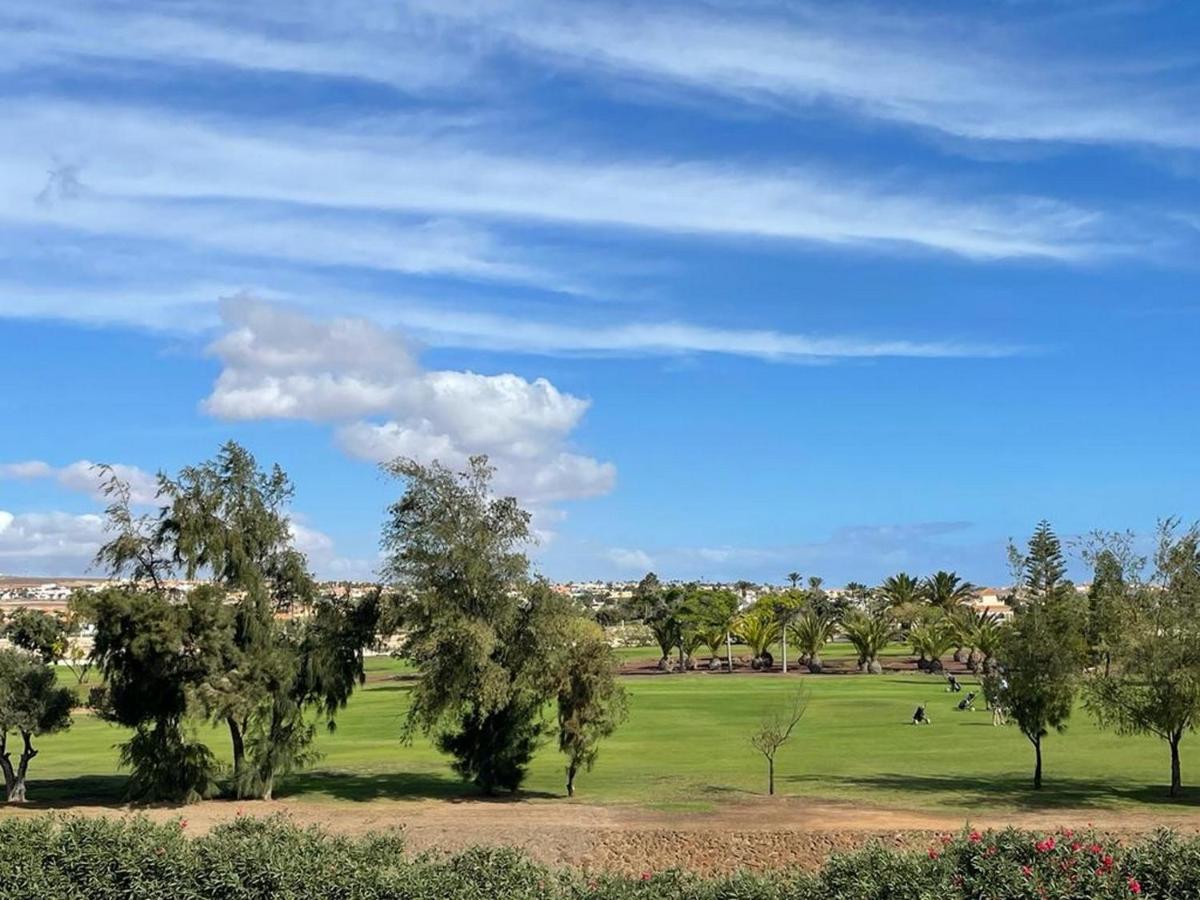 Green View Luxury Appartment In New Complex Pueblo Majorero Next To Golf Course 5 Min Walk From The Beach And Atlantico Shopping Centre In Caleta De Fuste Next To Cassino And Elba Sara Hotel 2 Bedrooms 2 Bathrooms Huge Terace! エクステリア 写真
